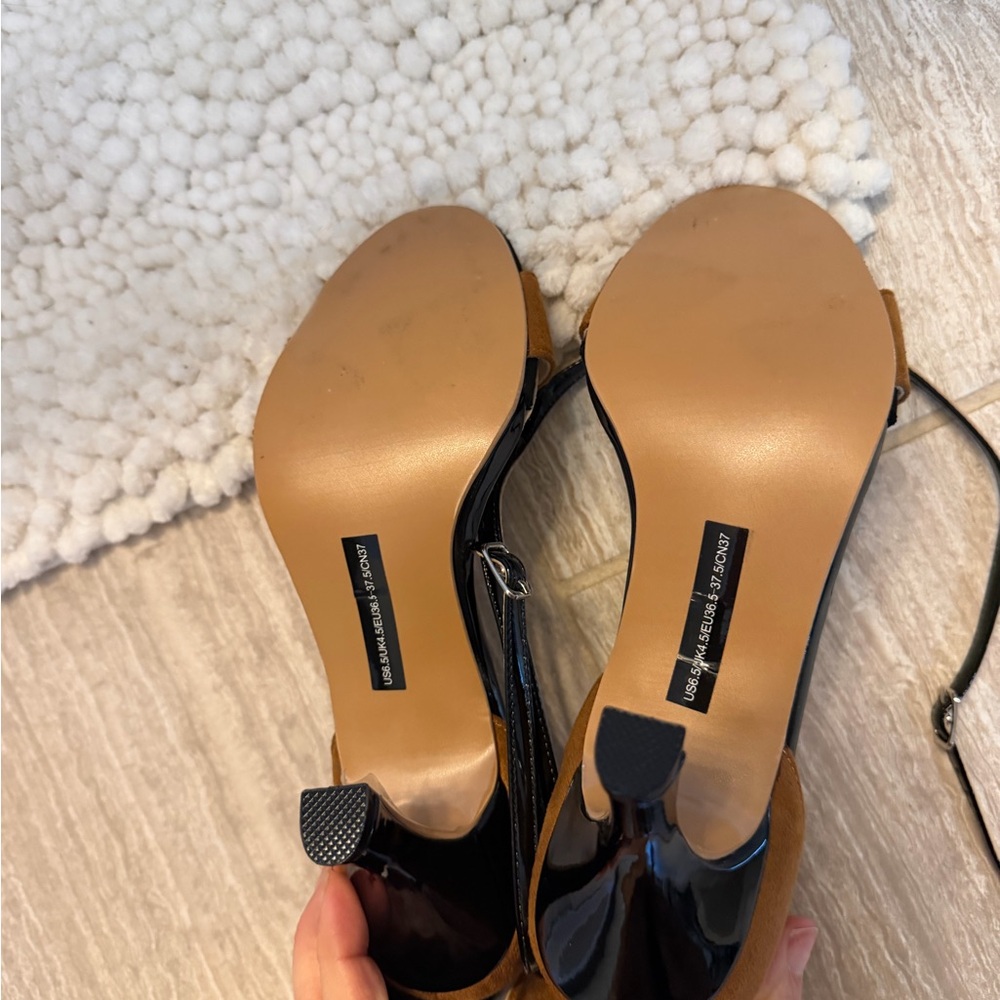 Chic Black and Tan Women's Heels - Picture 4 of 4